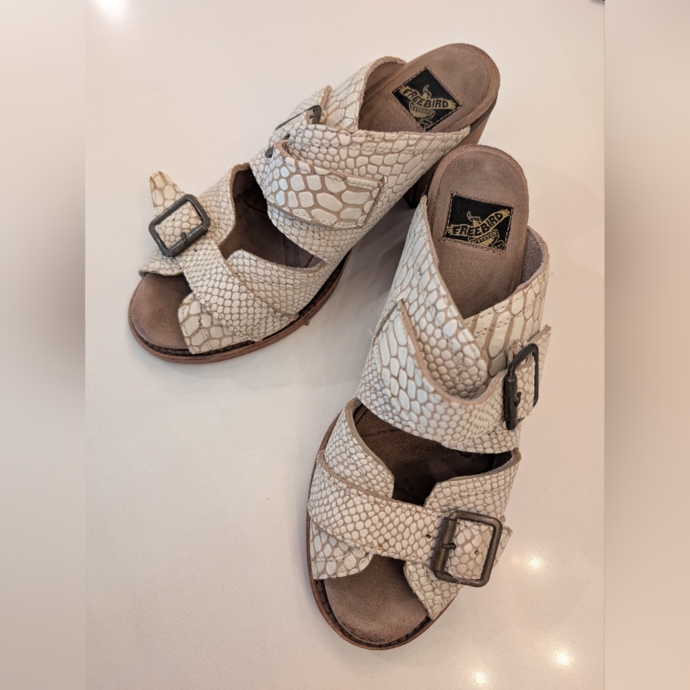 Freebird Women's Cream Sandals